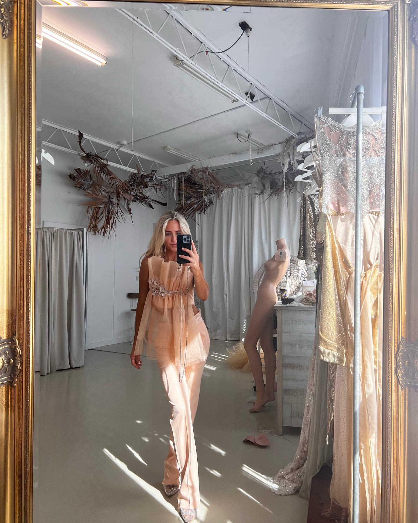 From Desk to Dinner: The Quick Tan Routine for Women On the Go